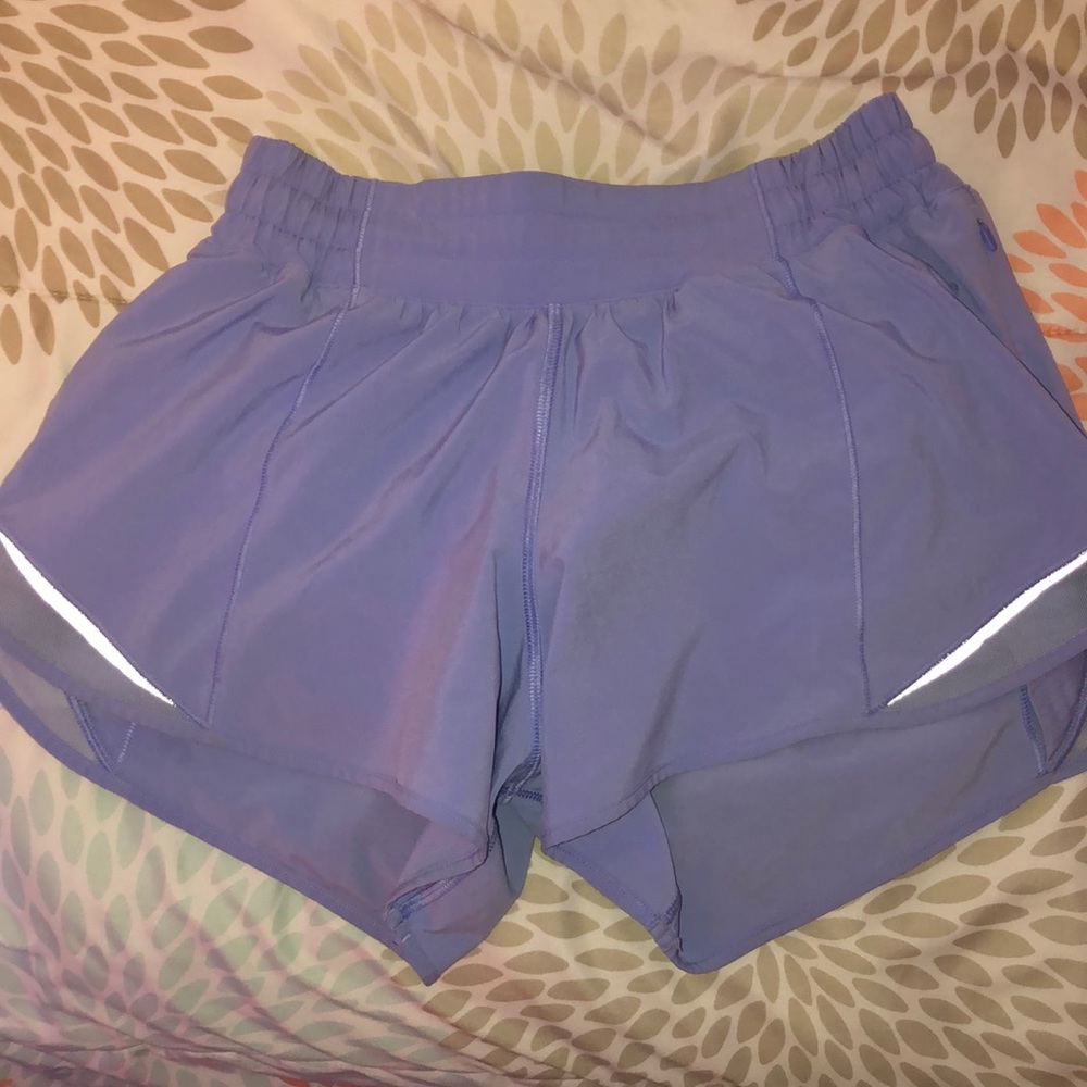 A PAIR OF  LULULEMON HOTTY HOT SHORTS!!🤩